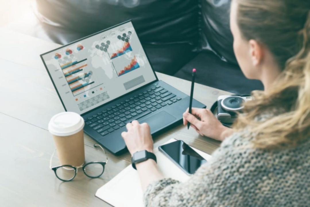 Sesión de formación profesional en comunicación empresarial